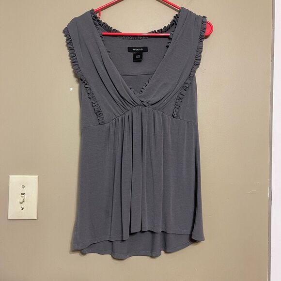 💕LAST CHANCE Arden B Women’s Grey Ruffle V-Neck Cinch Bust Tank Top Medium - Picture 1 of 7